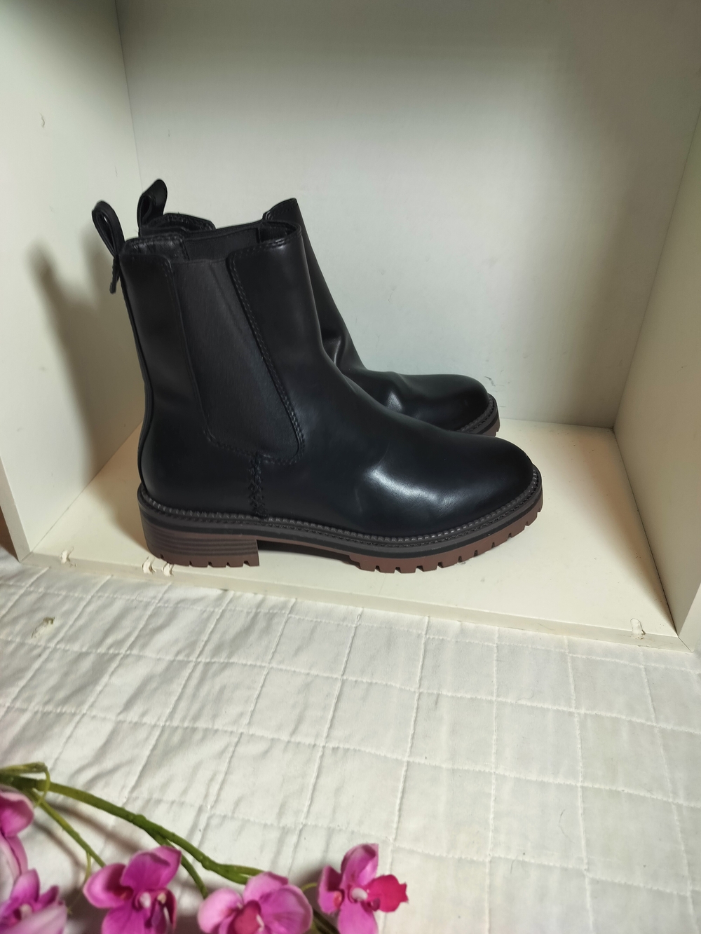 Crown Vintage Black Leather Chukka Boots with Brown Lug Sole